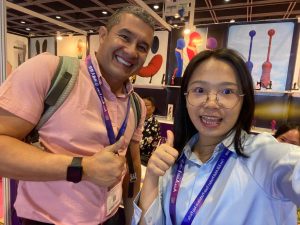 Anika take pictures with Colombia Distributor in hongkong expo